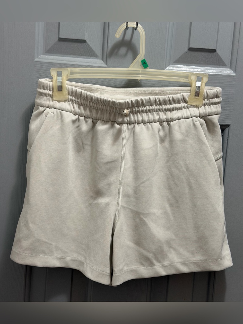 Lululemon Softstreme High-Rise Short 4" Beige Women’s Size 6 Pockets Drawstring